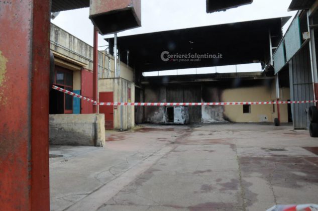 Incendio doloso nel basso Salento, distrutto dal fuoco il furgone di un agricoltore - Corriere Salentino