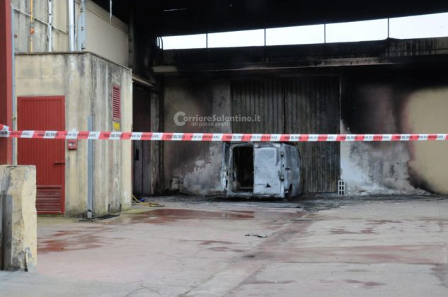 Incendio doloso nel basso Salento, distrutto dal fuoco il furgone di un agricoltore - Corriere Salentino