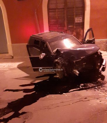 Folle inseguimento per le vie del paese, Jeep si schianta e sfonda muro: è caccia ai tre fuggitivi - Corriere Salentino