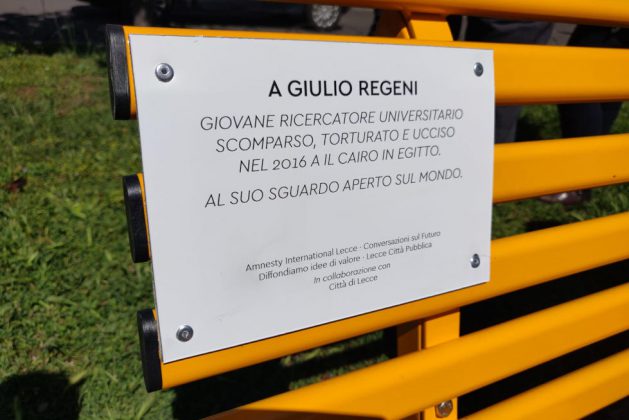 Installata a Lecce una panchina gialla per ricordare Giulio Regeni - Corriere Salentino