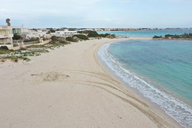 Trasferta folle: rally spericolato col suv tra le dune della spiaggia protetta. Denuncia e multa - Corriere Salentino