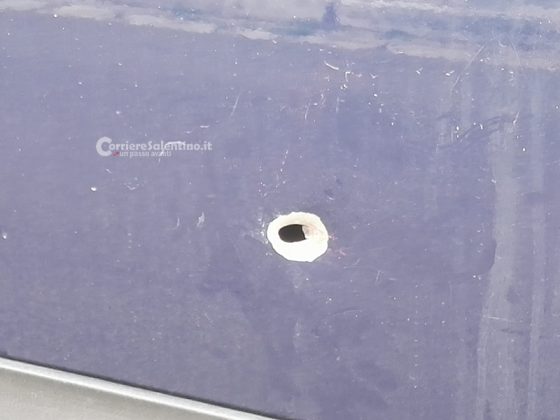 Non erano fuochi per festeggiare il Santo, ma pistolettate: nove colpi contro due abitazioni e Doblò - Corriere Salentino