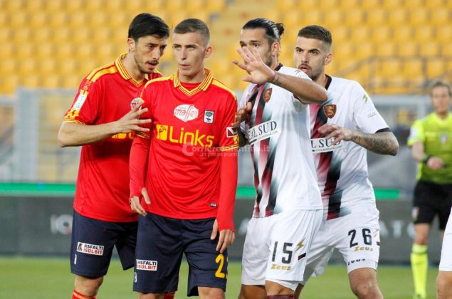 Il Lecce non si ferma più: sconfitta la Salernitana per 2-0 - Corriere Salentino