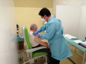 Vaccini anticovid, domani in arrivo 152mila dosi Pfizer: priorità ai fragili - Corriere Salentino