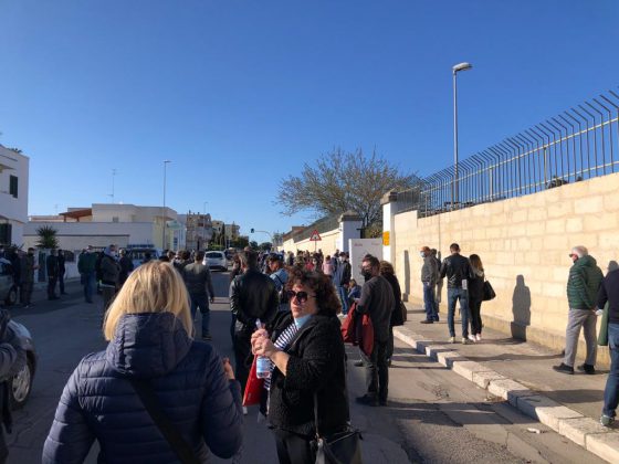 In 300 in fila a Pasquetta per il vaccino. “Dobbiamo fare presto”. Alla Zappalà domani gli over 80 - Corriere Salentino