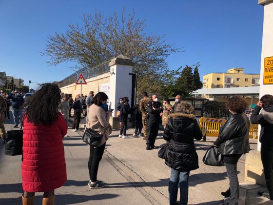 In 300 in fila a Pasquetta per il vaccino. “Dobbiamo fare presto”. Alla Zappalà domani gli over 80 - Corriere Salentino