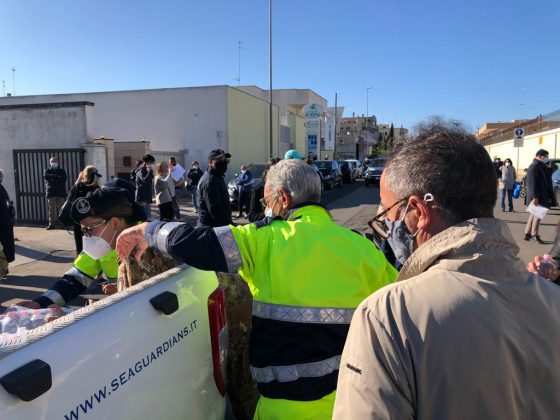 In 300 in fila a Pasquetta per il vaccino. “Dobbiamo fare presto”. Alla Zappalà domani gli over 80 - Corriere Salentino