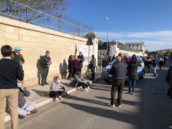 In 300 in fila a Pasquetta per il vaccino. “Dobbiamo fare presto”. Alla Zappalà domani gli over 80 - Corriere Salentino