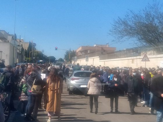 In 300 in fila a Pasquetta per il vaccino. “Dobbiamo fare presto”. Alla Zappalà domani gli over 80 - Corriere Salentino