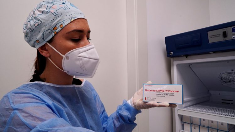 Consegnato il vaccino Moderna ai medici di base: accelerazione per la vaccinazione a domicilio dei fragili e degli over 80 - Corriere Salentino