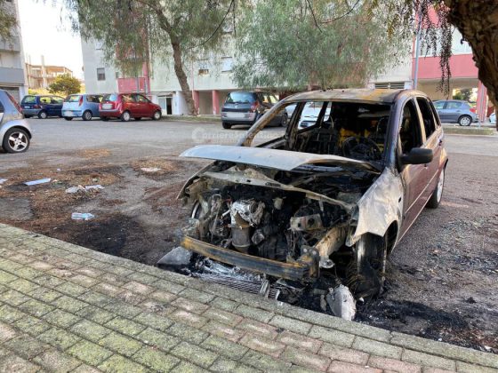 Alle fiamme due auto, notte "rovente" tra Lecce e provincia: mezzi distrutti, indagini in corso - Corriere Salentino