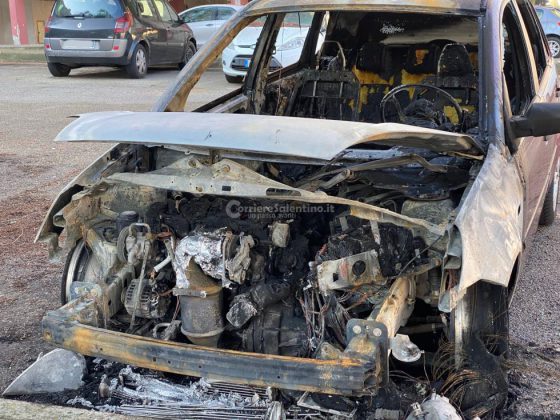 Alle fiamme due auto, notte "rovente" tra Lecce e provincia: mezzi distrutti, indagini in corso - Corriere Salentino