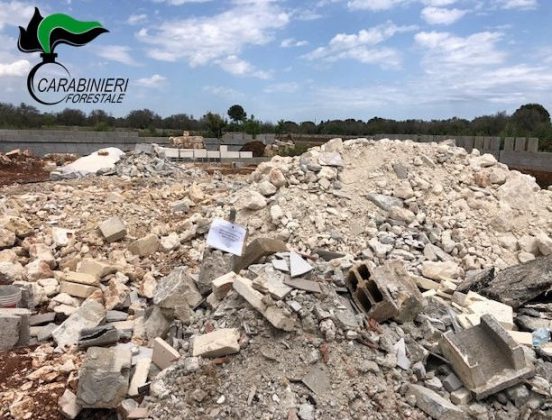 Lavori edili abusivi e smaltimento illecito di rifiuti, i Forestali denunciano quattro persone - Corriere Salentino