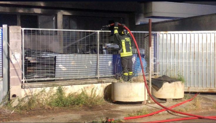 Raid notturno distrugge i mezzi di ditta di promozione pubblicitaria: il rogo è doloso - Corriere Salentino