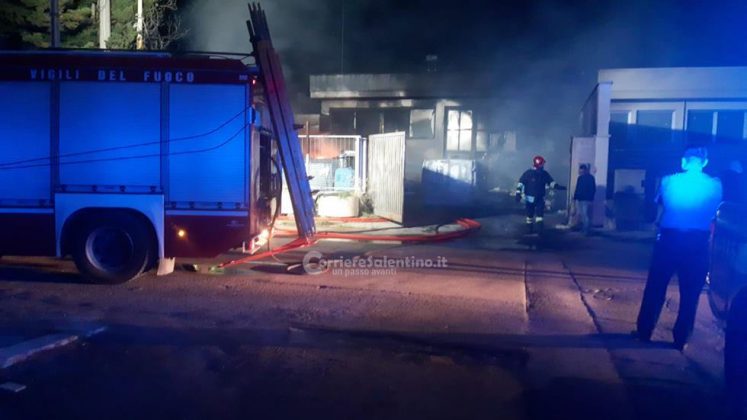 Raid notturno distrugge i mezzi di ditta di promozione pubblicitaria: il rogo è doloso - Corriere Salentino