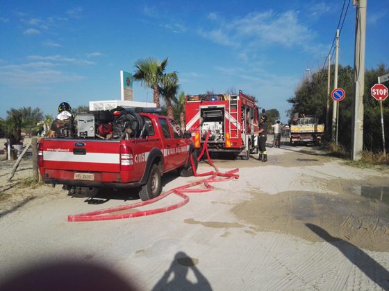 Raid incendiario contro un lido appena riaperto, danni ingenti: secondo episodio sulla costa ionica - Corriere Salentino