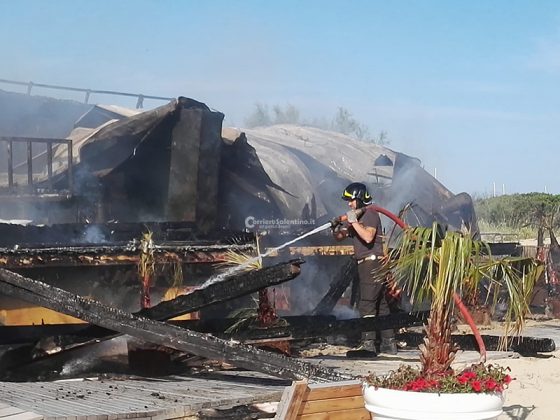 Raid incendiario contro un lido appena riaperto, danni ingenti: secondo episodio sulla costa ionica - Corriere Salentino