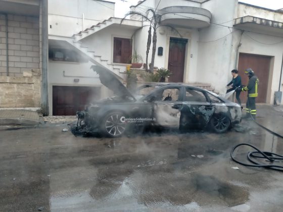 Doppio incendio tra Lecce e il basso Salento: alle fiamme camper e Audi di un uomo già noto - Corriere Salentino