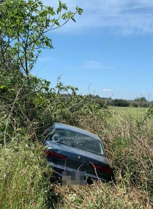 Malore alla guida, l'auto esce fuori strada e termina nelle campagne: paura per un anziano - Corriere Salentino