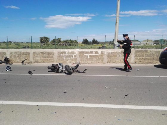 Schianto frontale contro un'auto, scooter disintegrato: corsa in ospedale per due giovani cugini - Corriere Salentino