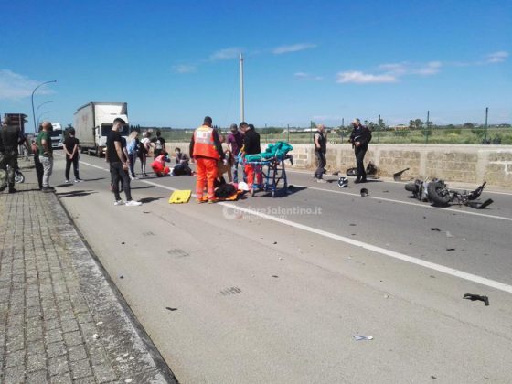 Schianto frontale contro un'auto, scooter disintegrato: corsa in ospedale per due giovani cugini - Corriere Salentino