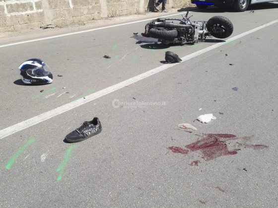 Schianto frontale contro un'auto, scooter disintegrato: corsa in ospedale per due giovani cugini - Corriere Salentino