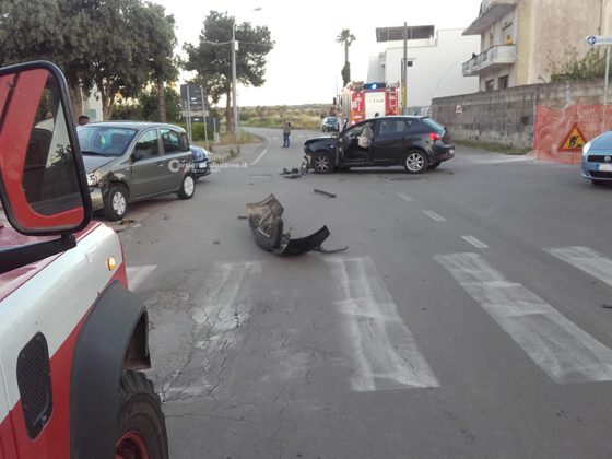 Incidente alle porte del paese: impatto tra auto all'incrocio. Un ferito - Corriere Salentino