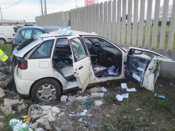 Violento schianto tra auto sulla statale, impatto all'incrocio: due feriti, uno è grave - Corriere Salentino