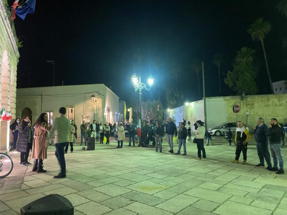 "No al Coprifuoco", in Piazza a Lequile si è svolta la manifestazione di "Donne e Patrioti in Movimento” - Corriere Salentino