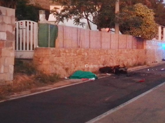 Tragedia sulla litoranea: scontro con auto e muro, poi moto prende fuoco. Muore centauro - Corriere Salentino