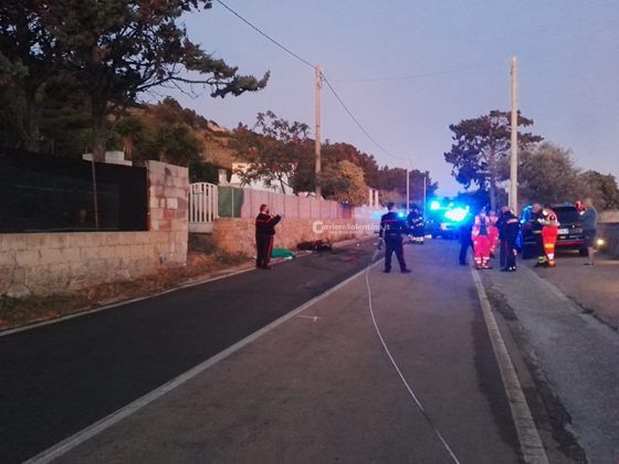 Tragedia sulla litoranea: scontro con auto e muro, poi moto prende fuoco. Muore centauro - Corriere Salentino