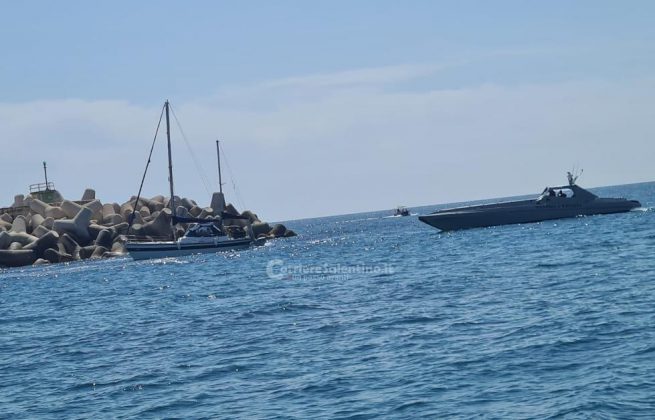 Ancora uno sbarco, oltre 50 migranti intercettati al largo di Leuca: a bordo anche donne e bambini - Corriere Salentino