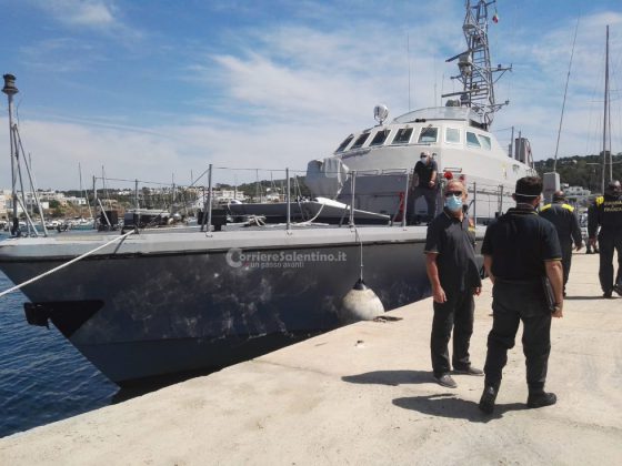 Ancora uno sbarco, oltre 50 migranti intercettati al largo di Leuca: a bordo anche donne e bambini - Corriere Salentino
