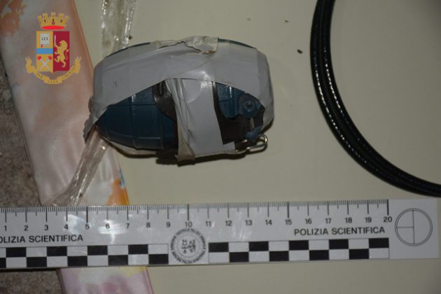 Cinquanta chili di droga, armi, munizioni ed esplosivo: scovato l'arsenale di un 52enne detenuto - Corriere Salentino