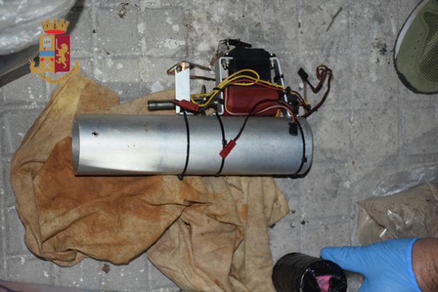 Cinquanta chili di droga, armi, munizioni ed esplosivo: scovato l'arsenale di un 52enne detenuto - Corriere Salentino