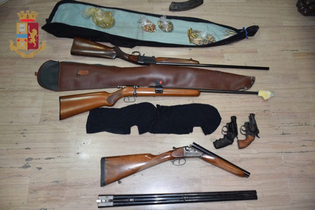 Cinquanta chili di droga, armi, munizioni ed esplosivo: scovato l'arsenale di un 52enne detenuto - Corriere Salentino