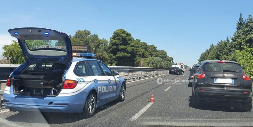 Frena improvvisamente per evitare l'autovelox, ma causa un tamponamento: disagi e lievi feriti sulla statale 16 - Corriere Salentino
