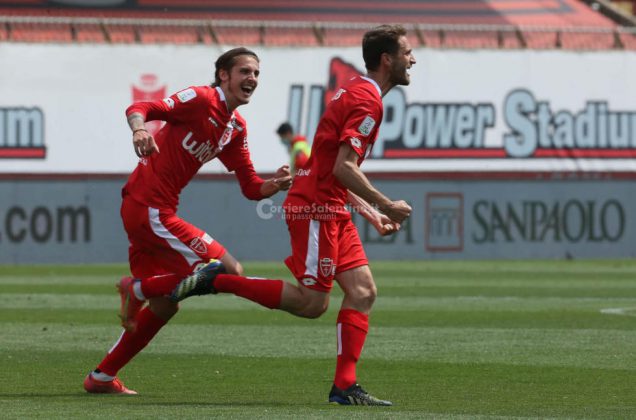 Si avvicina lo spettro dei play-off, Monza-Lecce 1-0 - Corriere Salentino