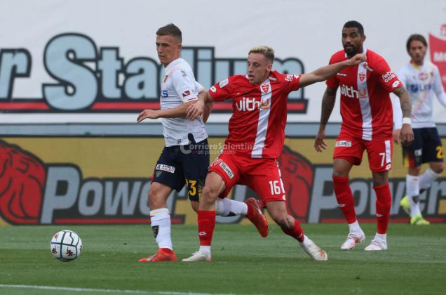 Si avvicina lo spettro dei play-off, Monza-Lecce 1-0 - Corriere Salentino