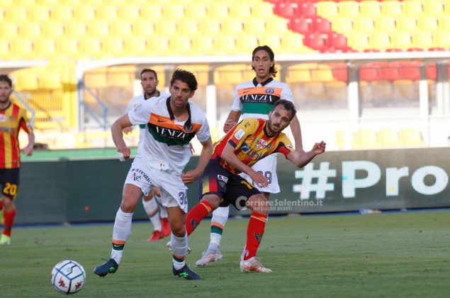 Il Lecce resta in B. 1-1 il risultato contro il Venezia - Corriere Salentino