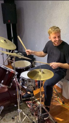 Avrebbe compiuto 27 anni: gli amici ricordano Vincenzo con la solidarietà - Corriere Salentino