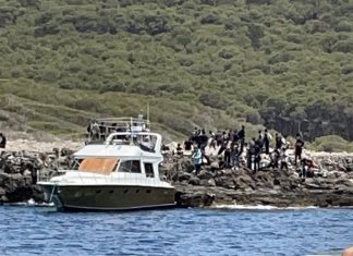 Zullo: “Emiliano ostacola l’arrivo di turisti stranieri in Puglia e nel Salento sbarcano 83 migranti”