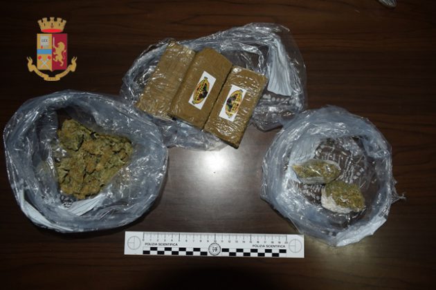 Ai domiciliari a scontare condanna, ma in casa ha droga per lo spaccio e pistola a gas: nuovi guai per un 21enne - Corriere Salentino