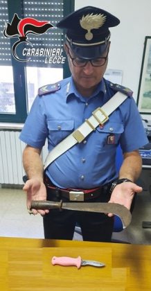 Minaccia per strada moglie e figli con coltello e roncola, in carcere. Spaccio, arrestato 31enne - Corriere Salentino