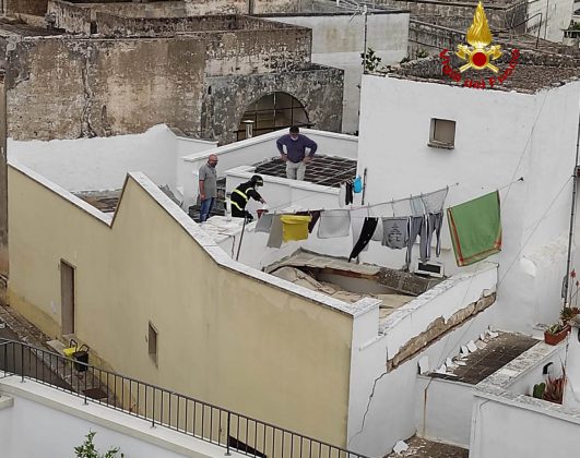 Cede il solaio, paura per una famiglia con bimbi piccoli: abitazione inagibile - Corriere Salentino