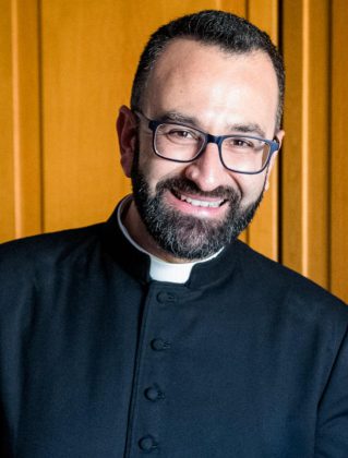 Mons. Seccia ufficializza cinque trasferimenti: quattro parroci e un vicario parrocchiale - Corriere Salentino