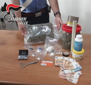 Minaccia per strada moglie e figli con coltello e roncola, in carcere. Spaccio, arrestato 31enne - Corriere Salentino