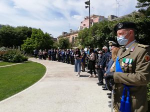 Festa del 2 giugno: in Piazza Italia per rendere onore alla Repubblica e ai nostri caduti. Medaglia d'oro all'alpino Pedone - Corriere Salentino