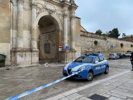 Forte temporale in città: si sbriciola la statua di Sant'Oronzo su Porta Rudiae. Danni anche al Duomo - Corriere Salentino