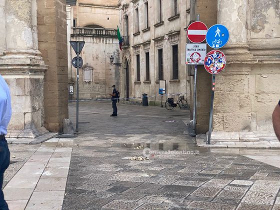 Forte temporale in città: si sbriciola la statua di Sant'Oronzo su Porta Rudiae. Danni anche al Duomo - Corriere Salentino